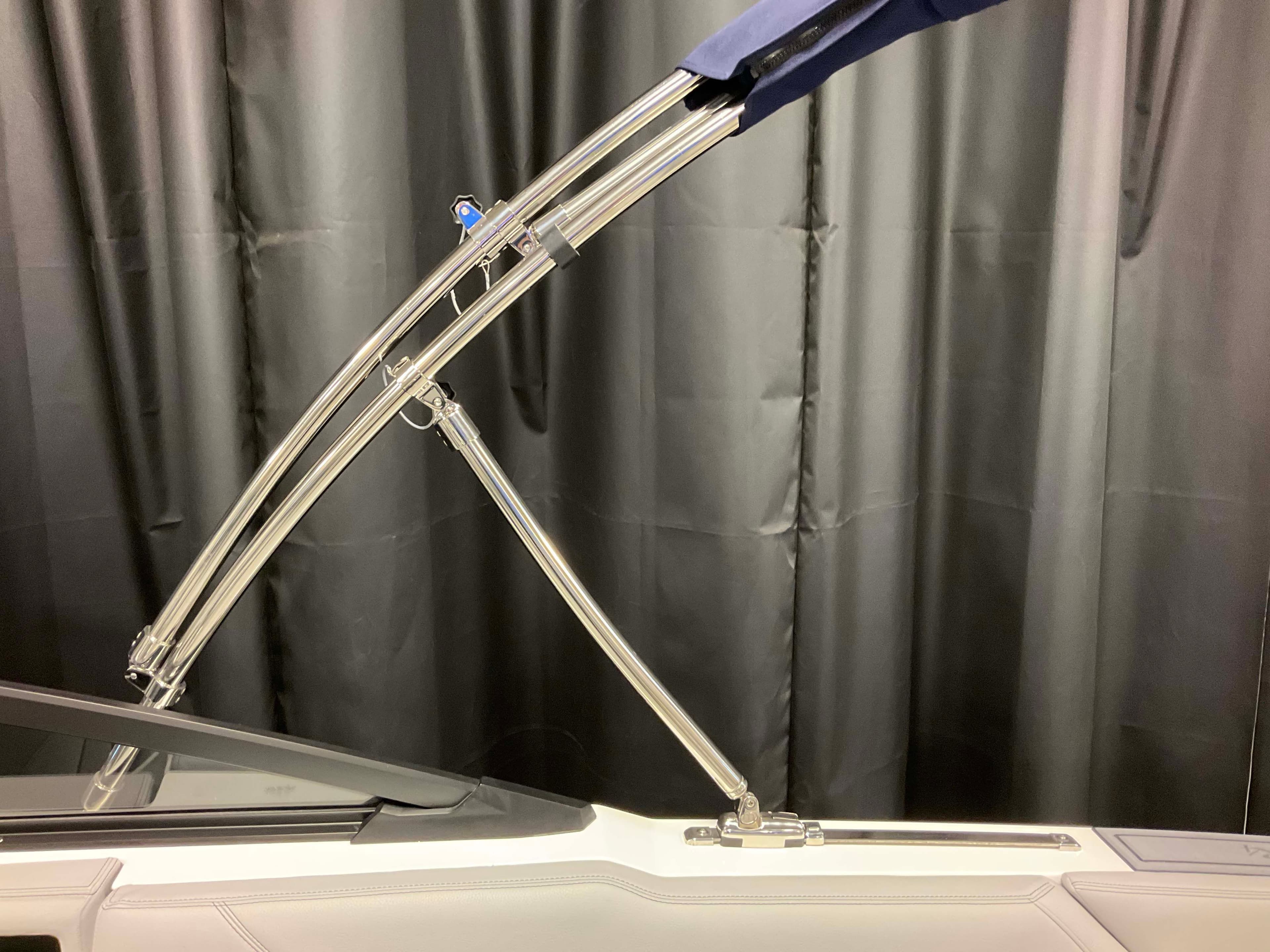 2026 Cobalt R4 Outboard - 60