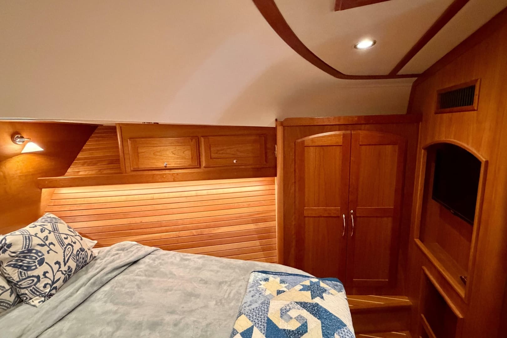 2016 Sabre 48 Salon Express - Image 45