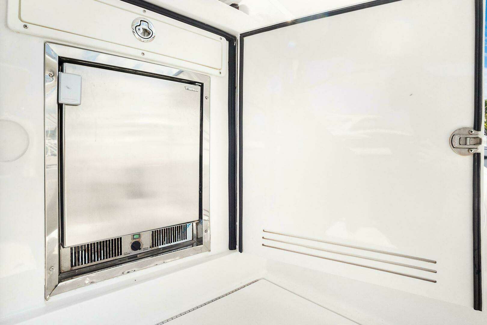 2016 Hatteras GT63 - Image 21
