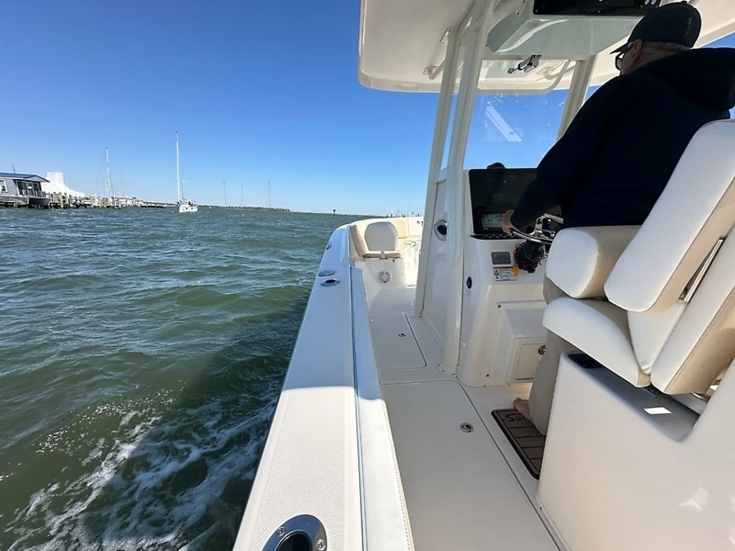 2021 Century 2900 Center Console - Image 10