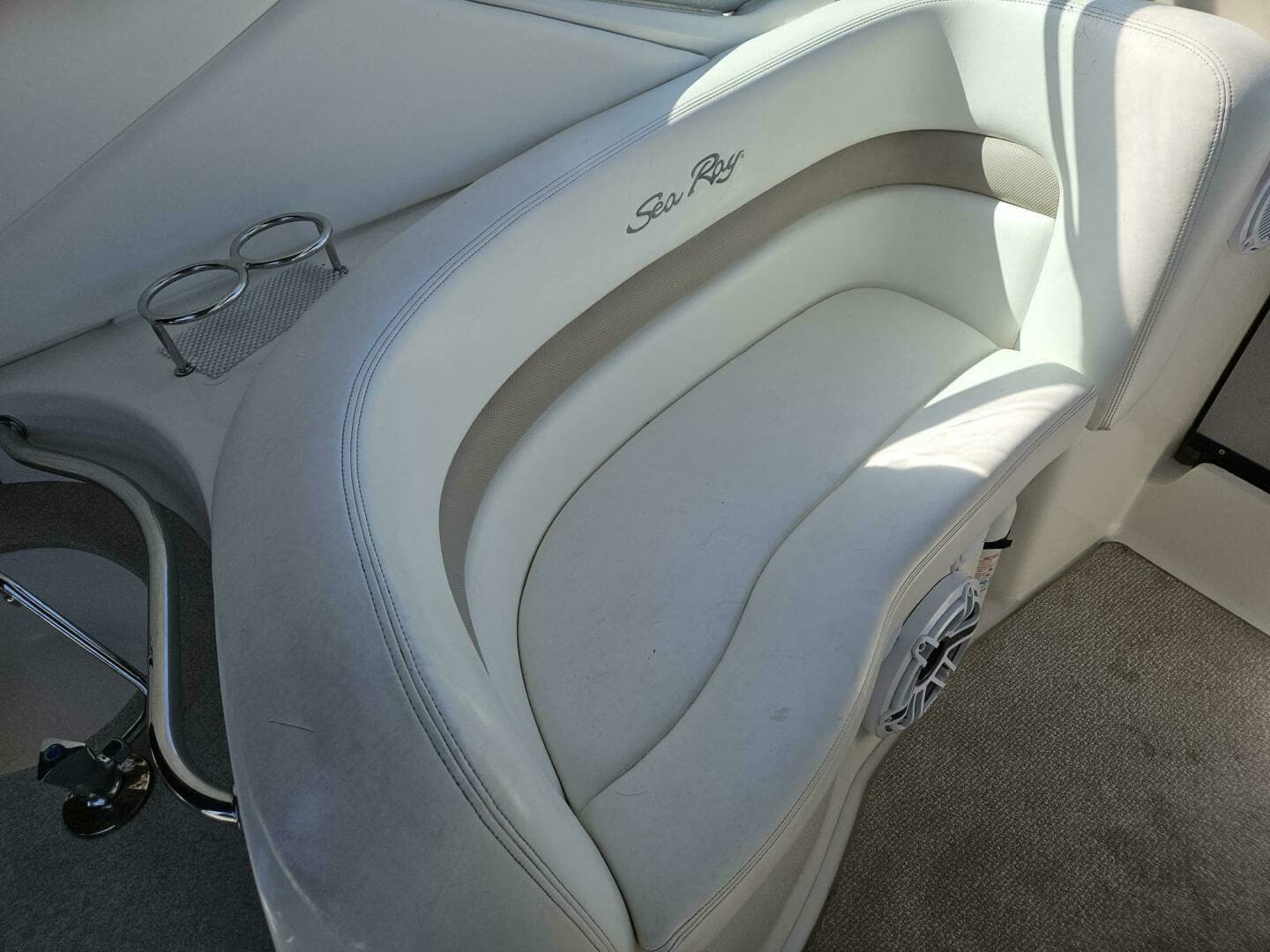 2004 Sea Ray 320 - Image 19