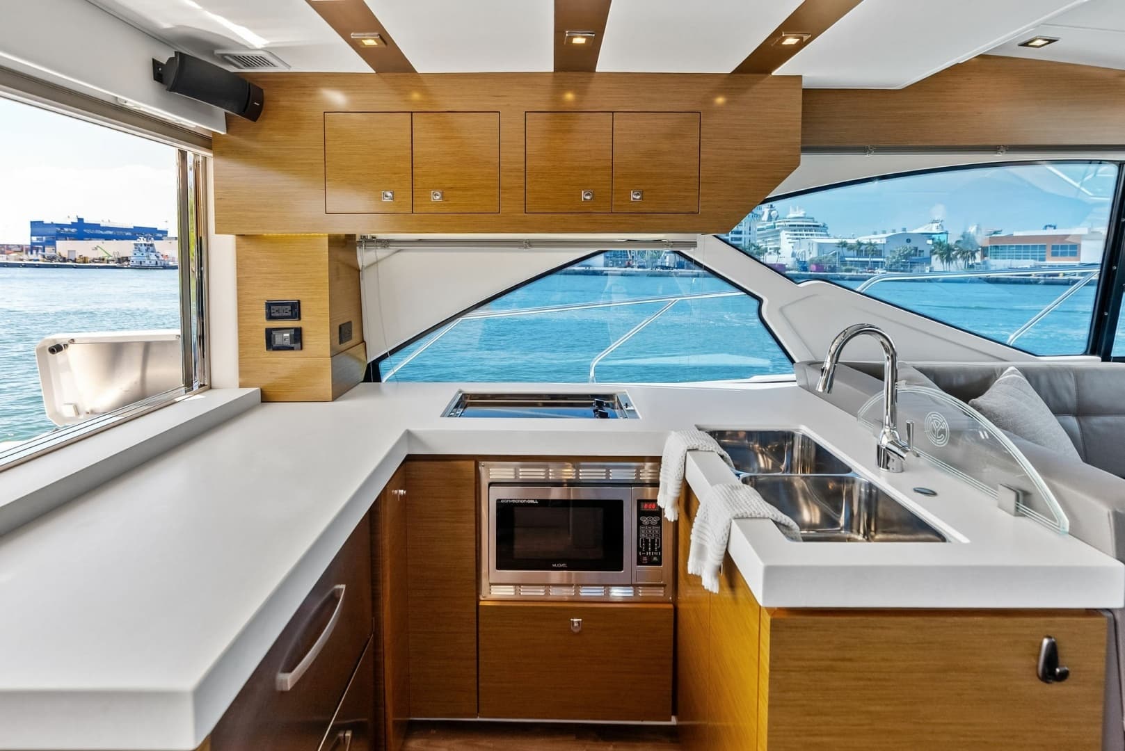 2019 Cruisers Yachts 54 Cantius - Image 32