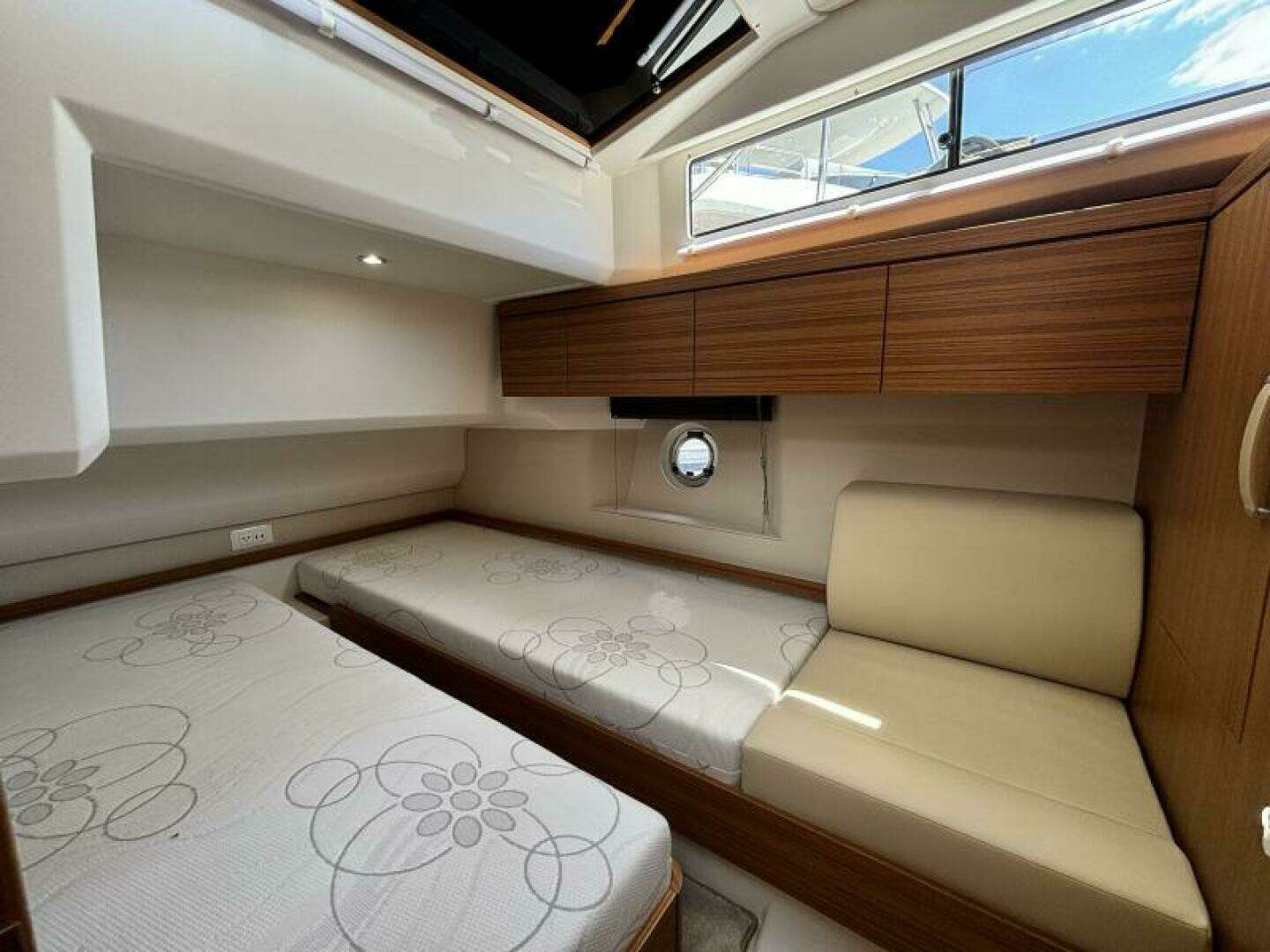 2026 Greenline 40 Hybrid - Image 38