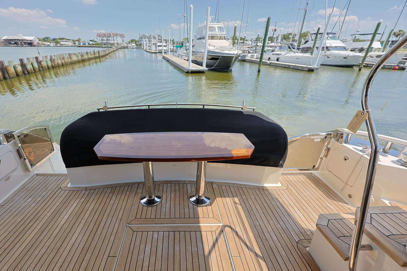 2017 Sea Ray L650 Fly - Image 23