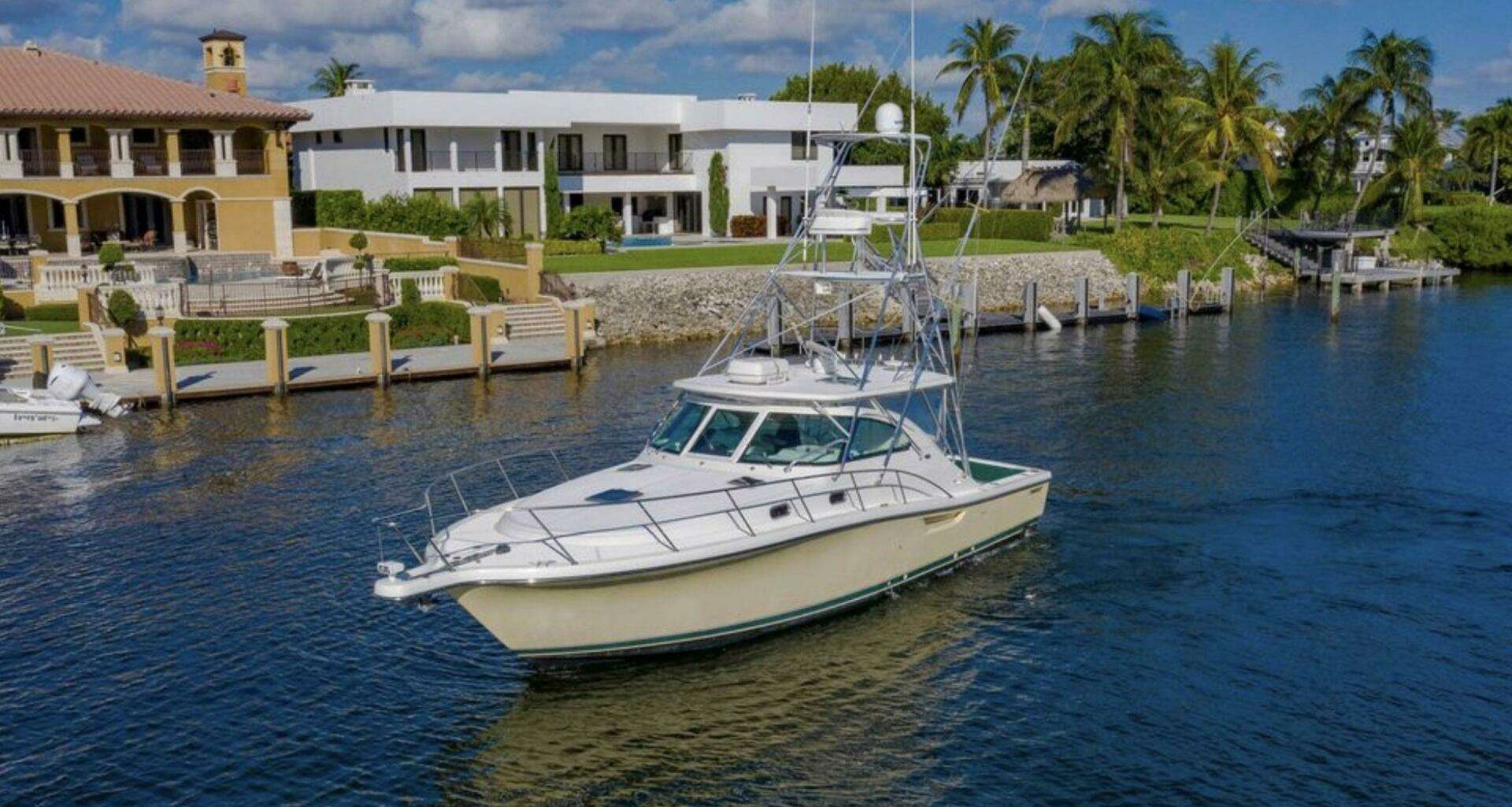 2004 Pursuit 3800 Express - Image 2