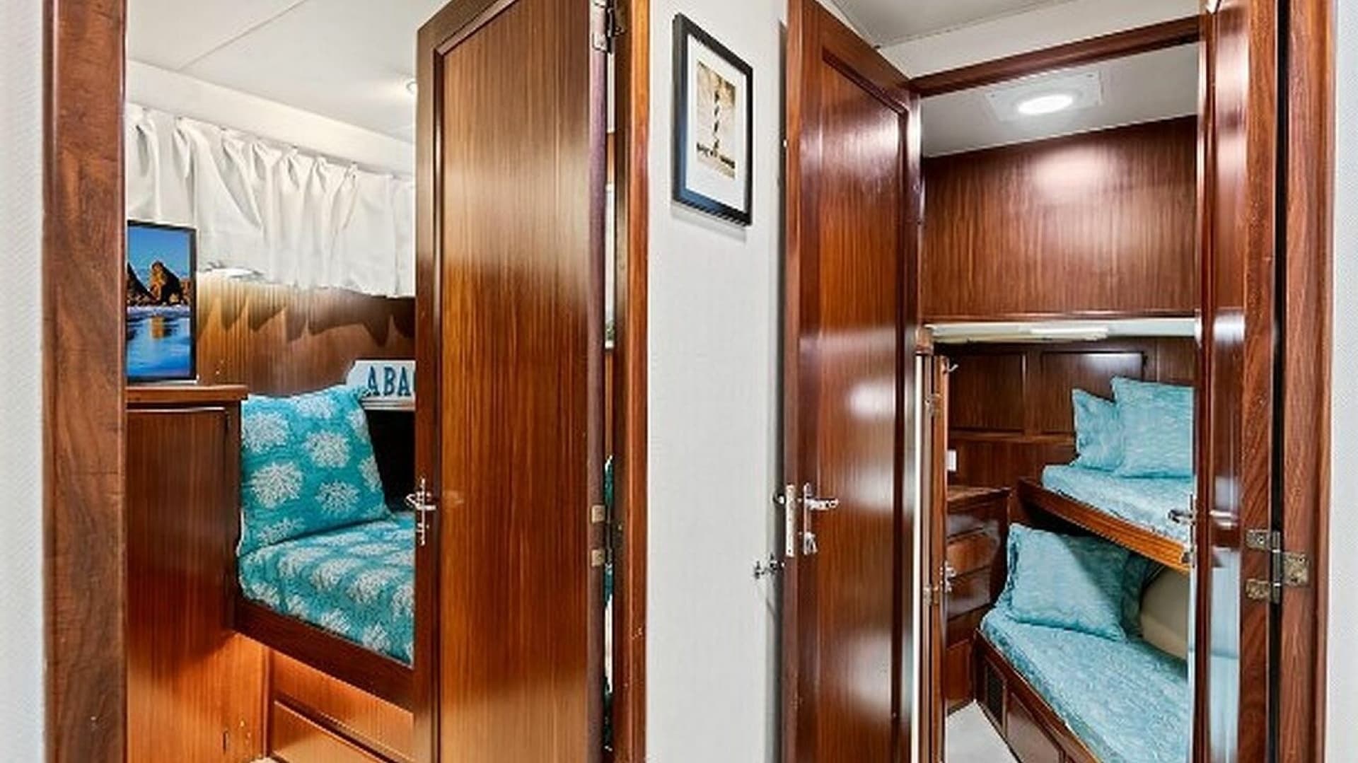 1989 Hatteras Motor Yacht - Image 19