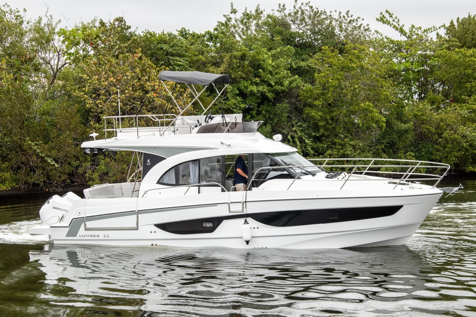 2026 Beneteau Antares 11 - Image 8