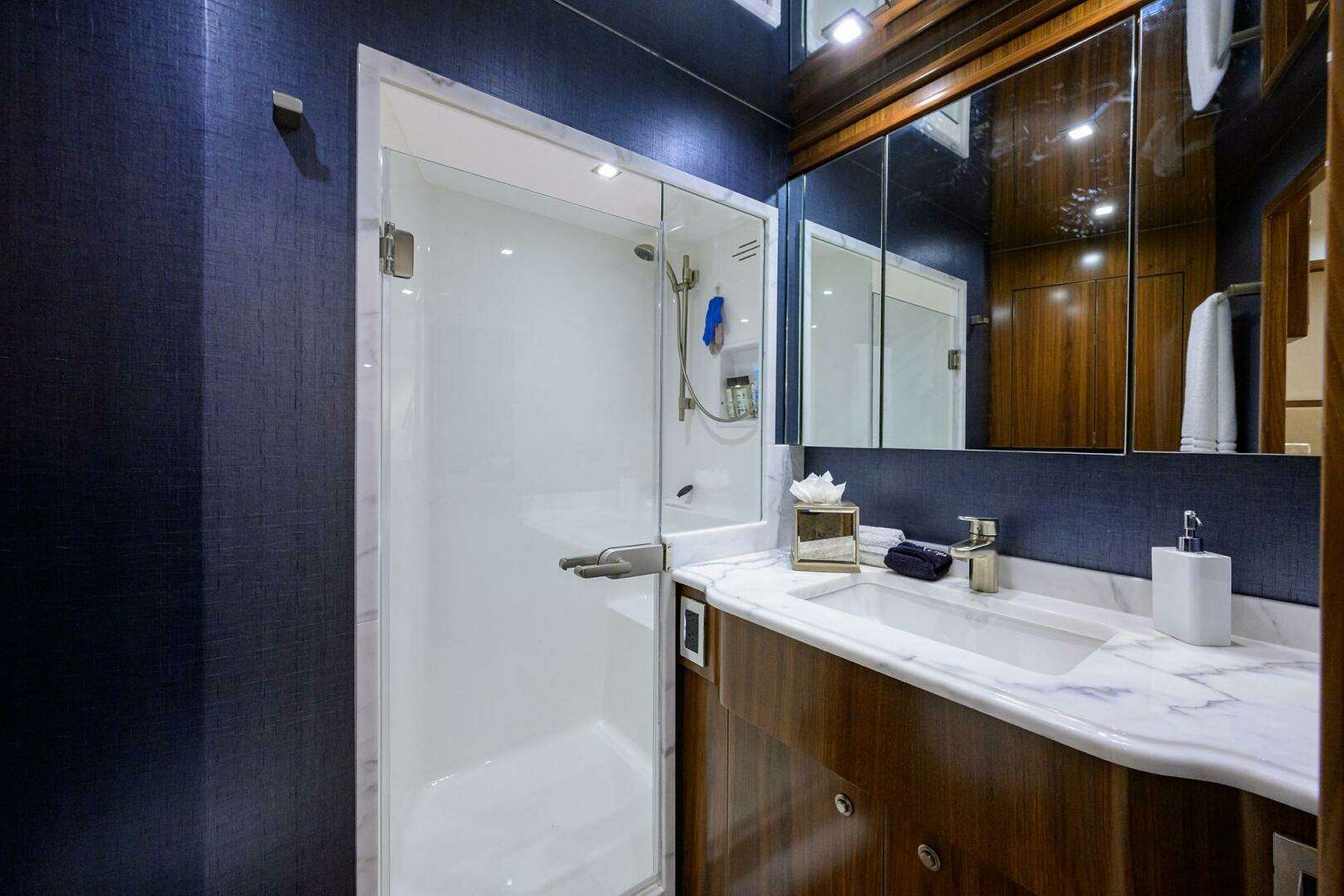 2020 Viking 92 Enclosed Bridge - Image 31
