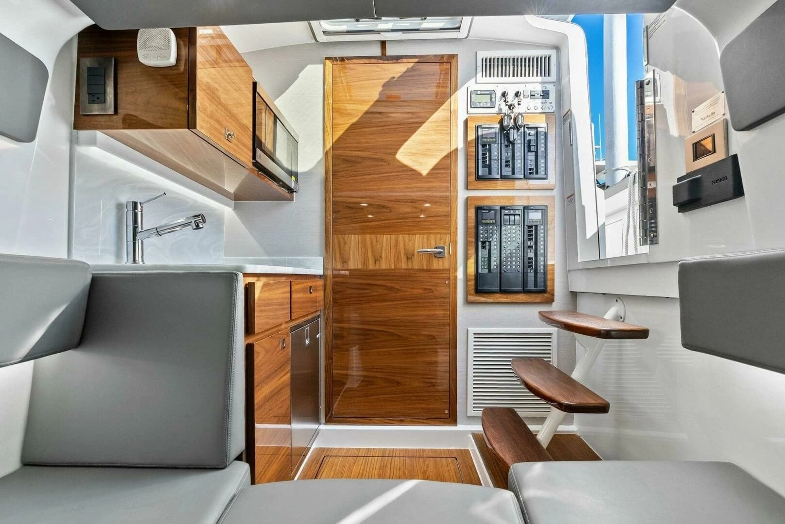 2026 Valhalla Boatworks V46 - Image 25