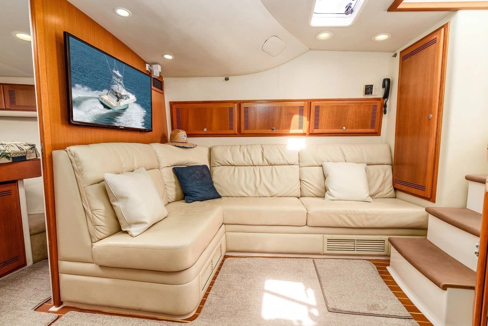2005 Cabo 40 Express - Image 6