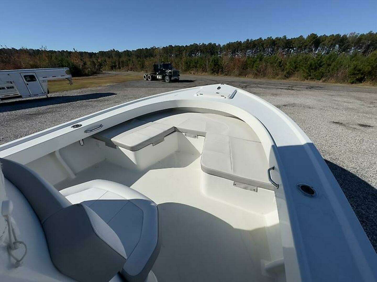 2022 Parker 2801 - Image 14