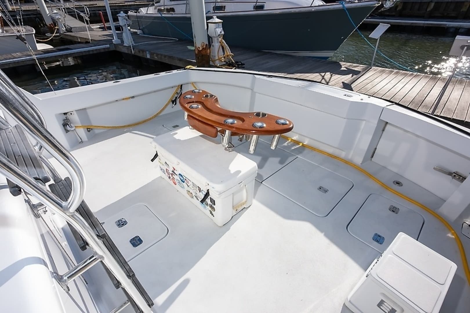 2001 Hatteras 60 Convertible - Image 13