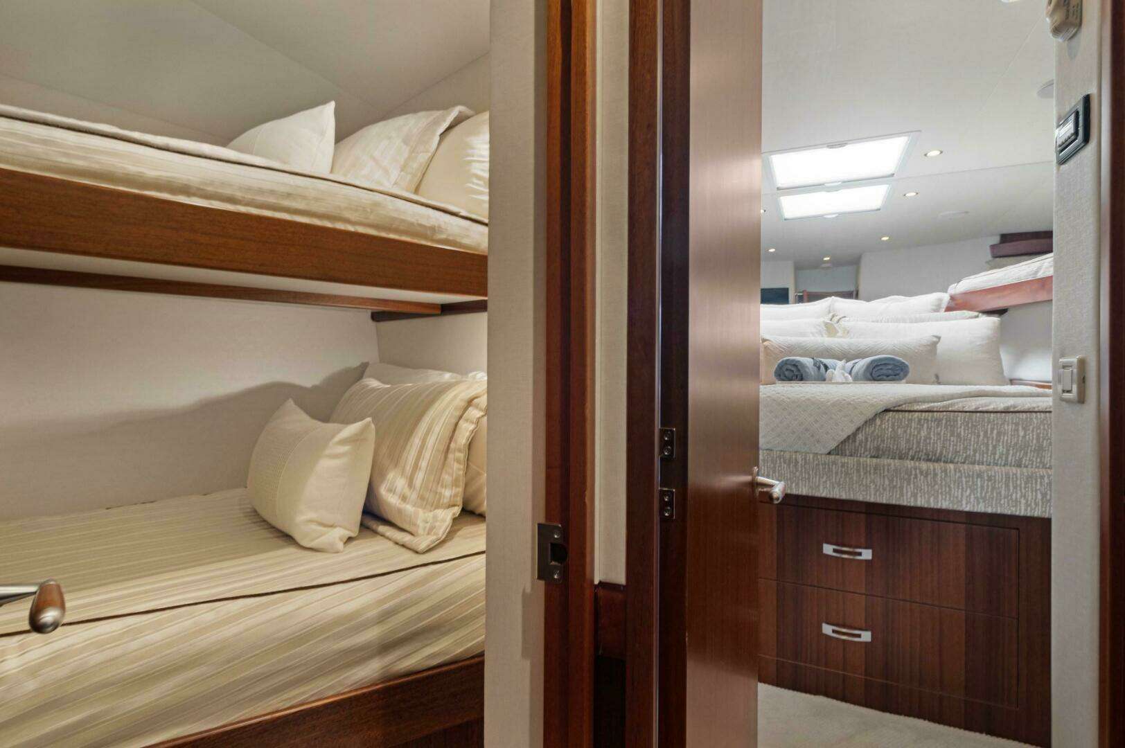 2016 Hatteras GT63 - Image 47