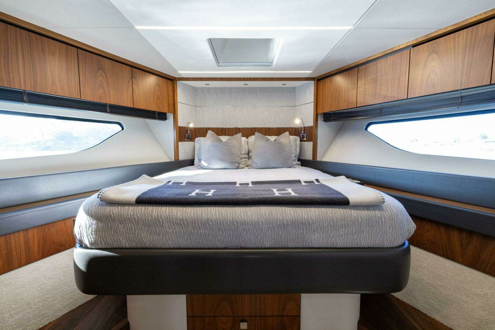 2020 Sunseeker Predator - Image 33