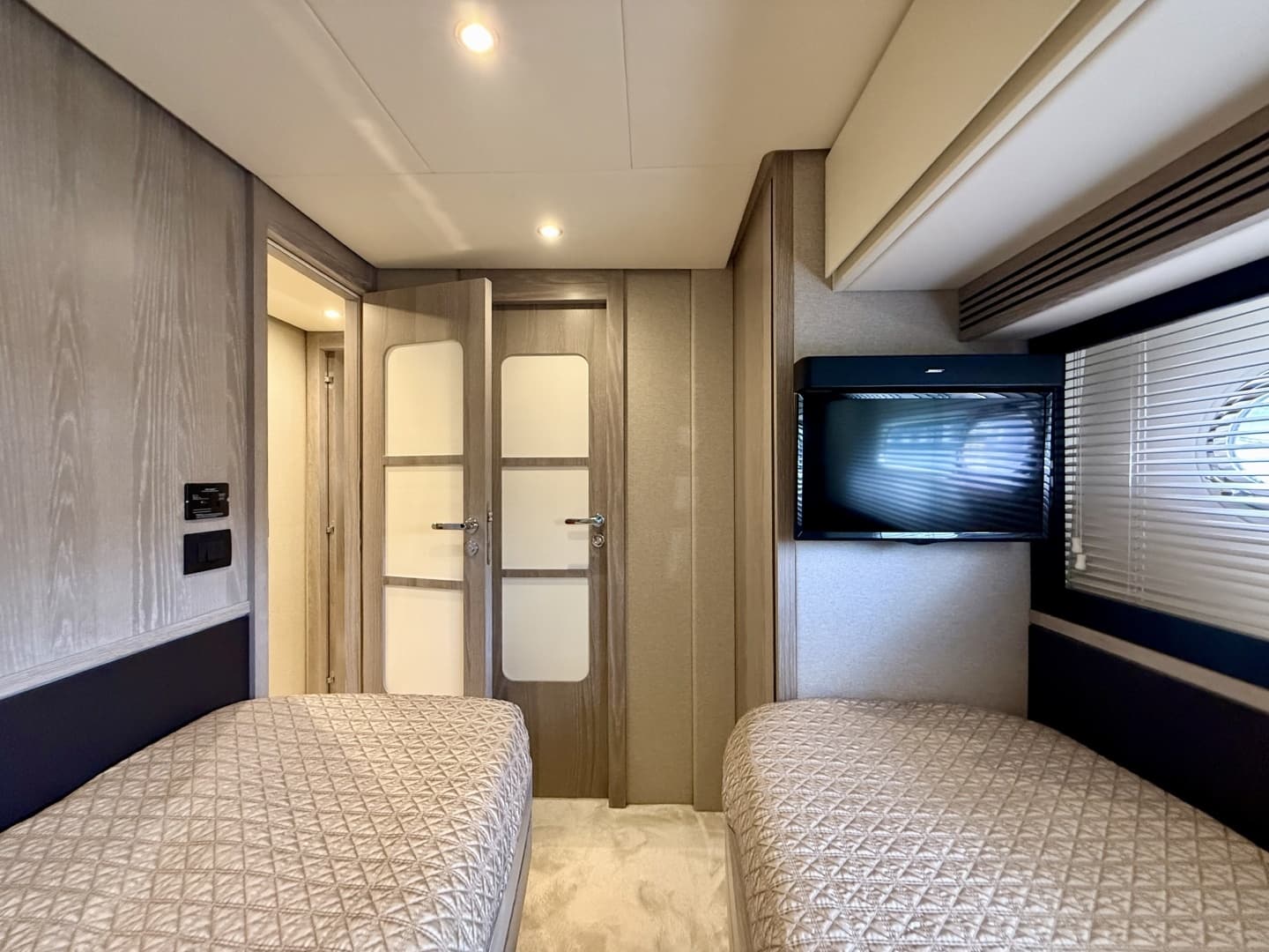 2020 Azimut Magellano 66 - Image 76