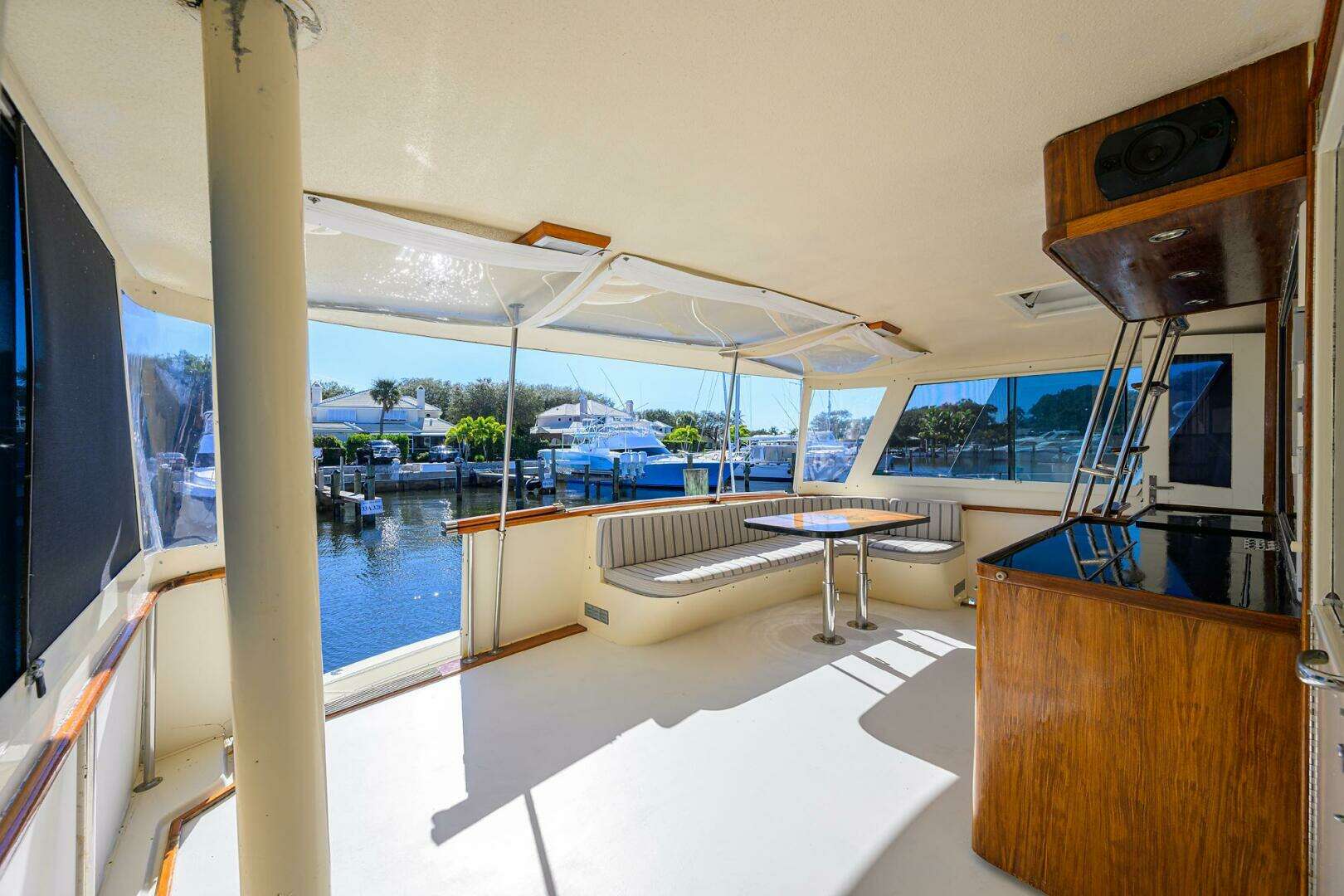 1987 Hatteras 63 Motor Yacht - Image 43