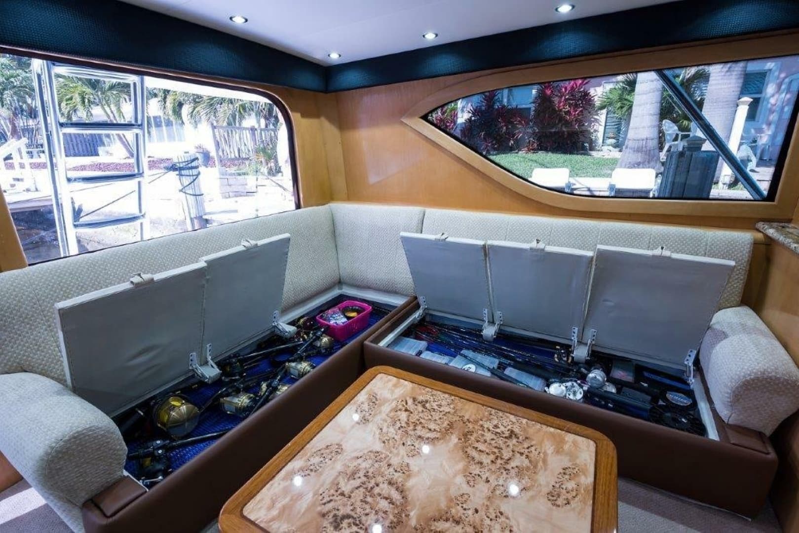 2000 Hatteras 60 Convertible - Image 28