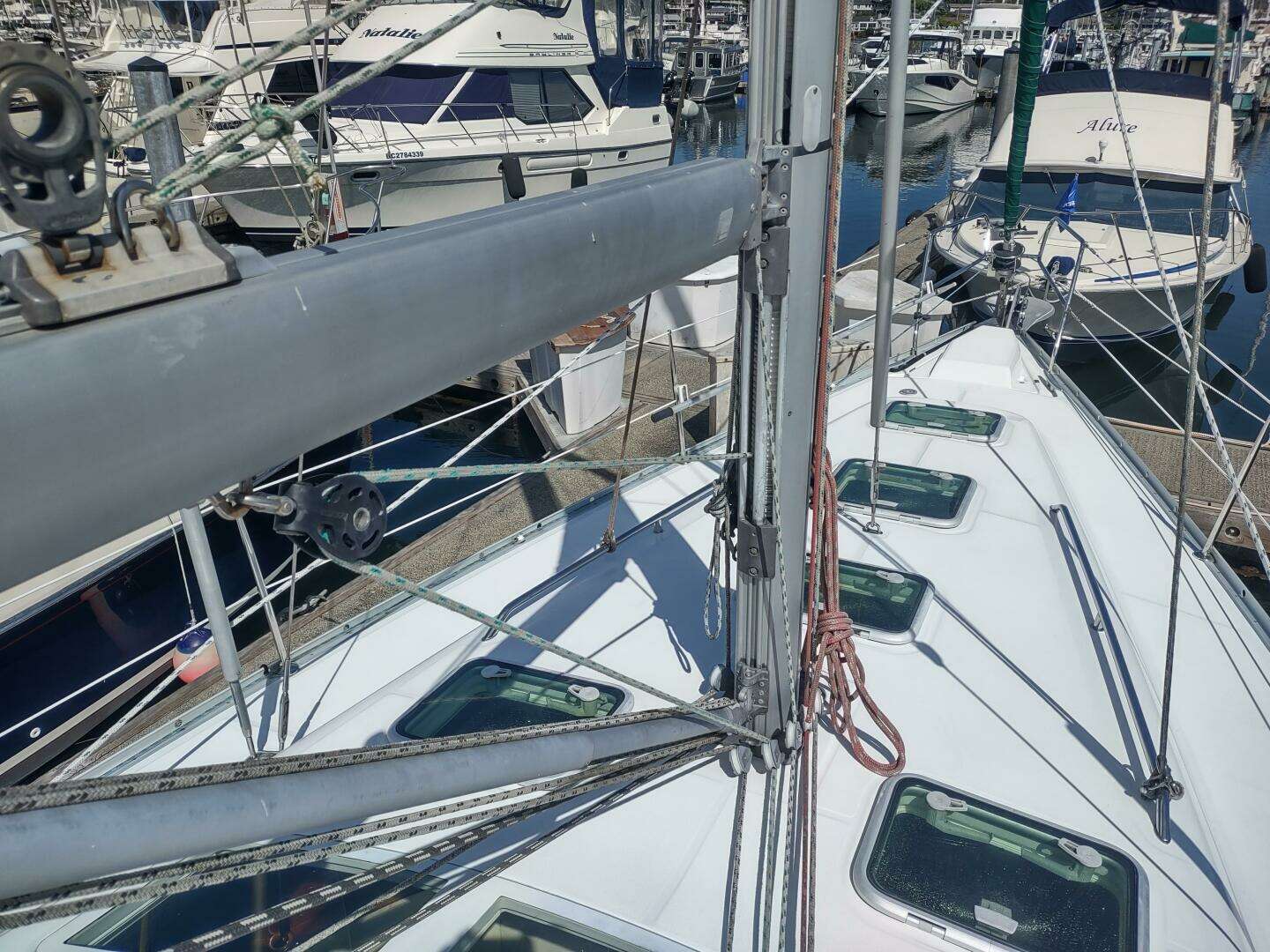 2004 Beneteau 393 - Image 7