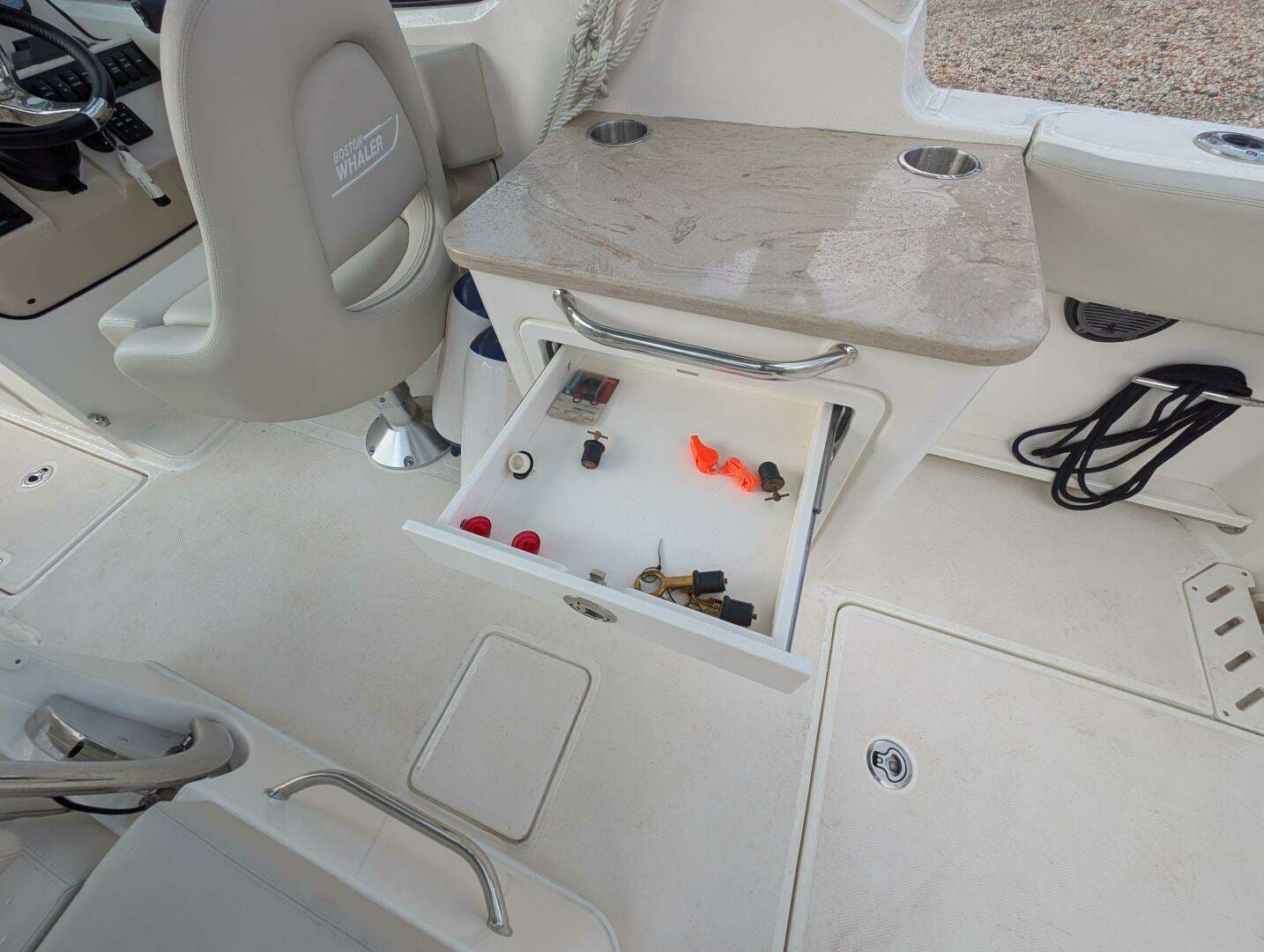 2023 Boston Whaler 240 Vantage - Image 79