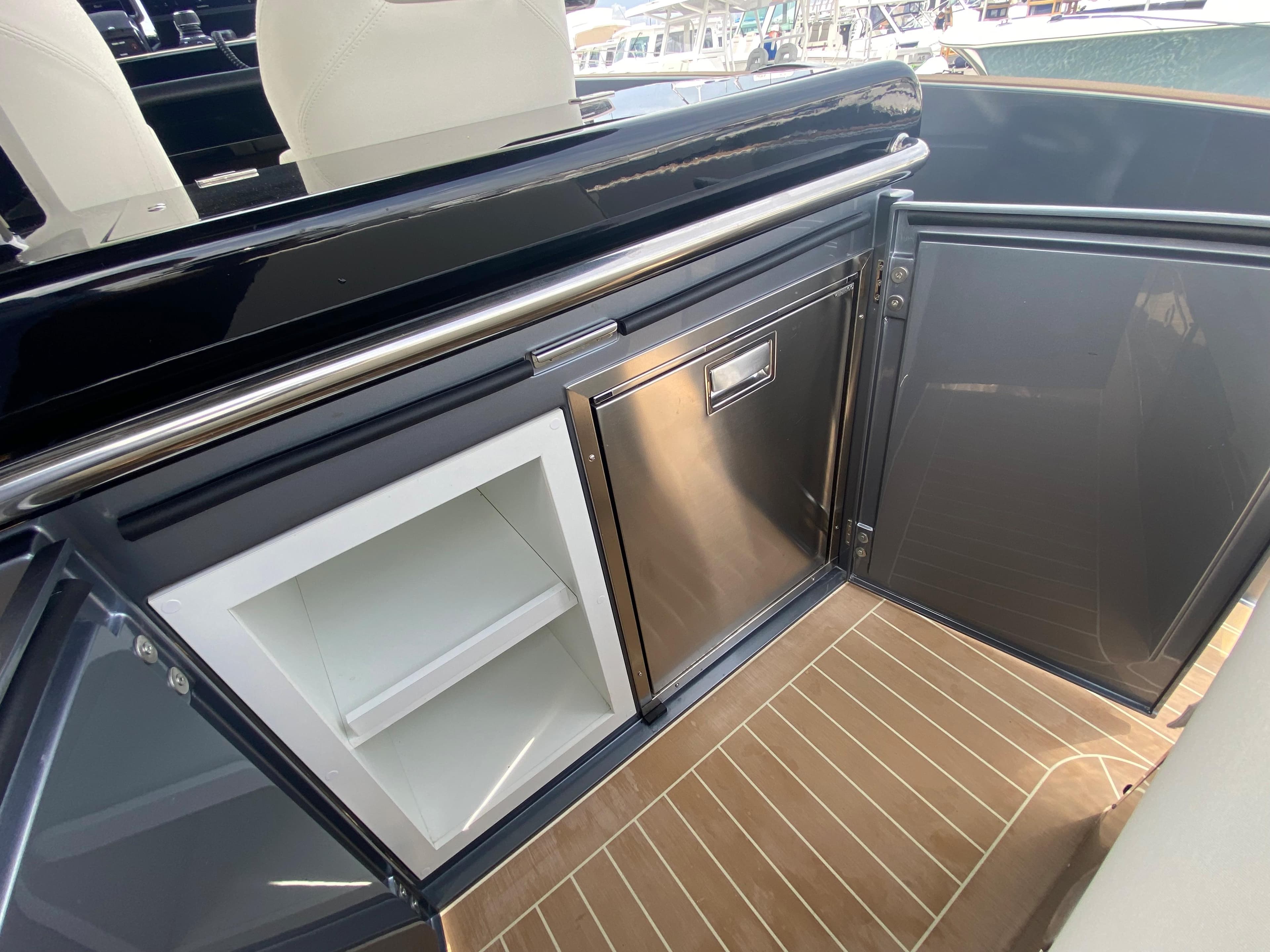 2024 Solaris Power 40F open yacht interior with sleek cabinetry and modern design.