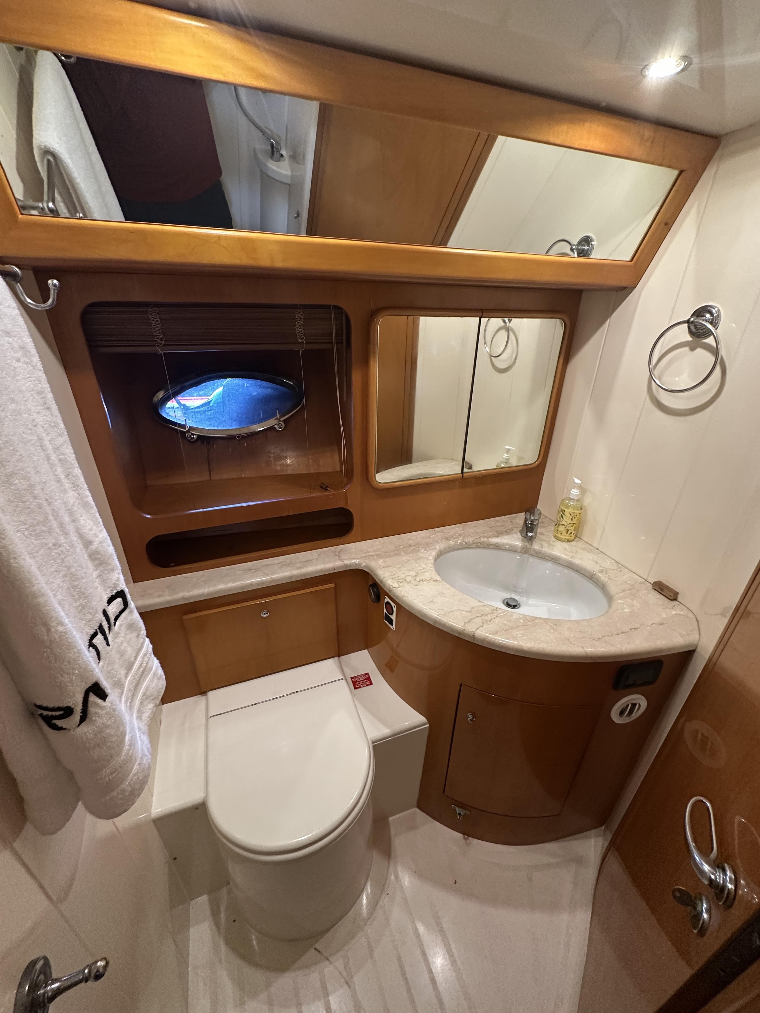 1999 Uniesse 57 Open - 60