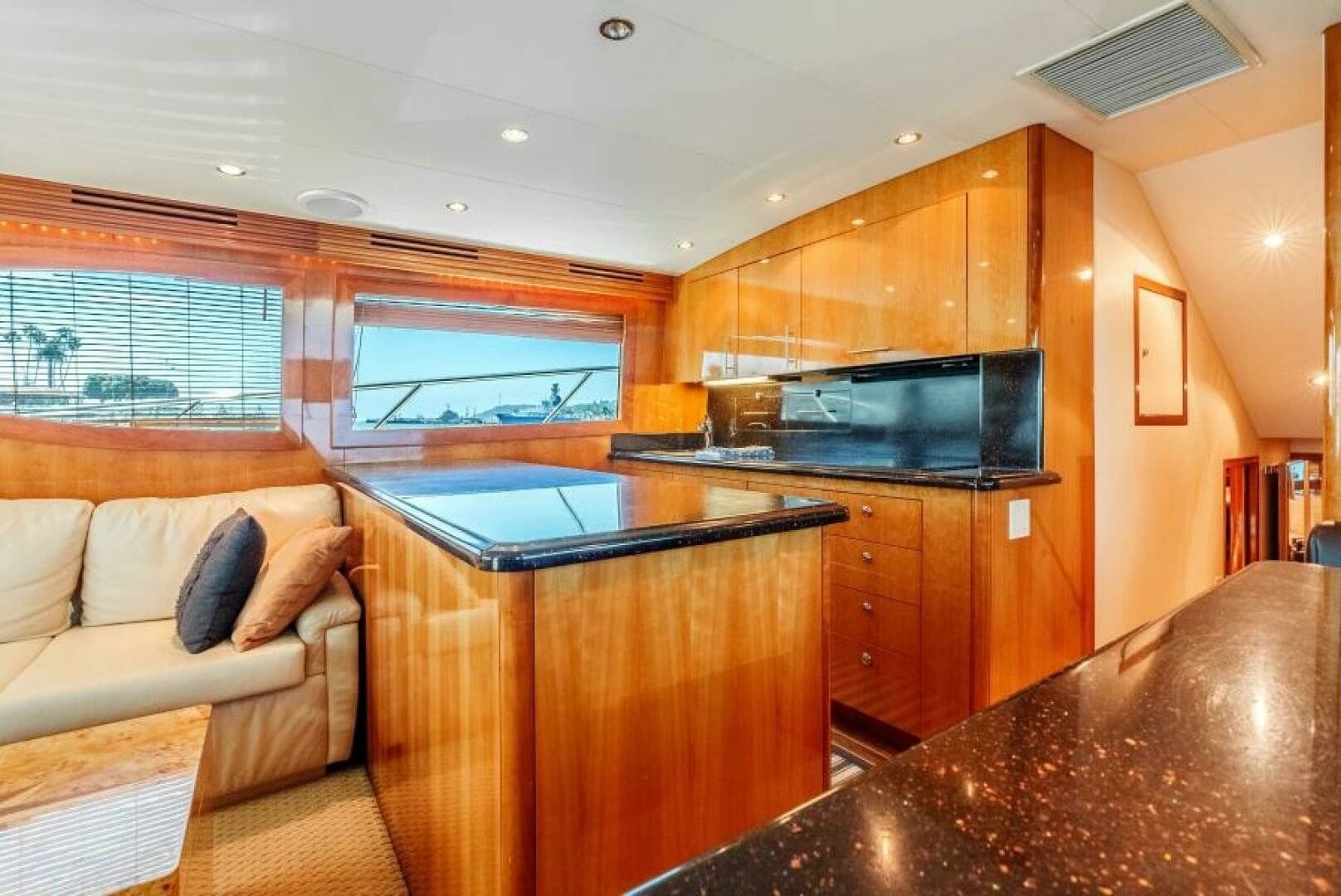 2004 Hatteras 54 Convertible - Image 11