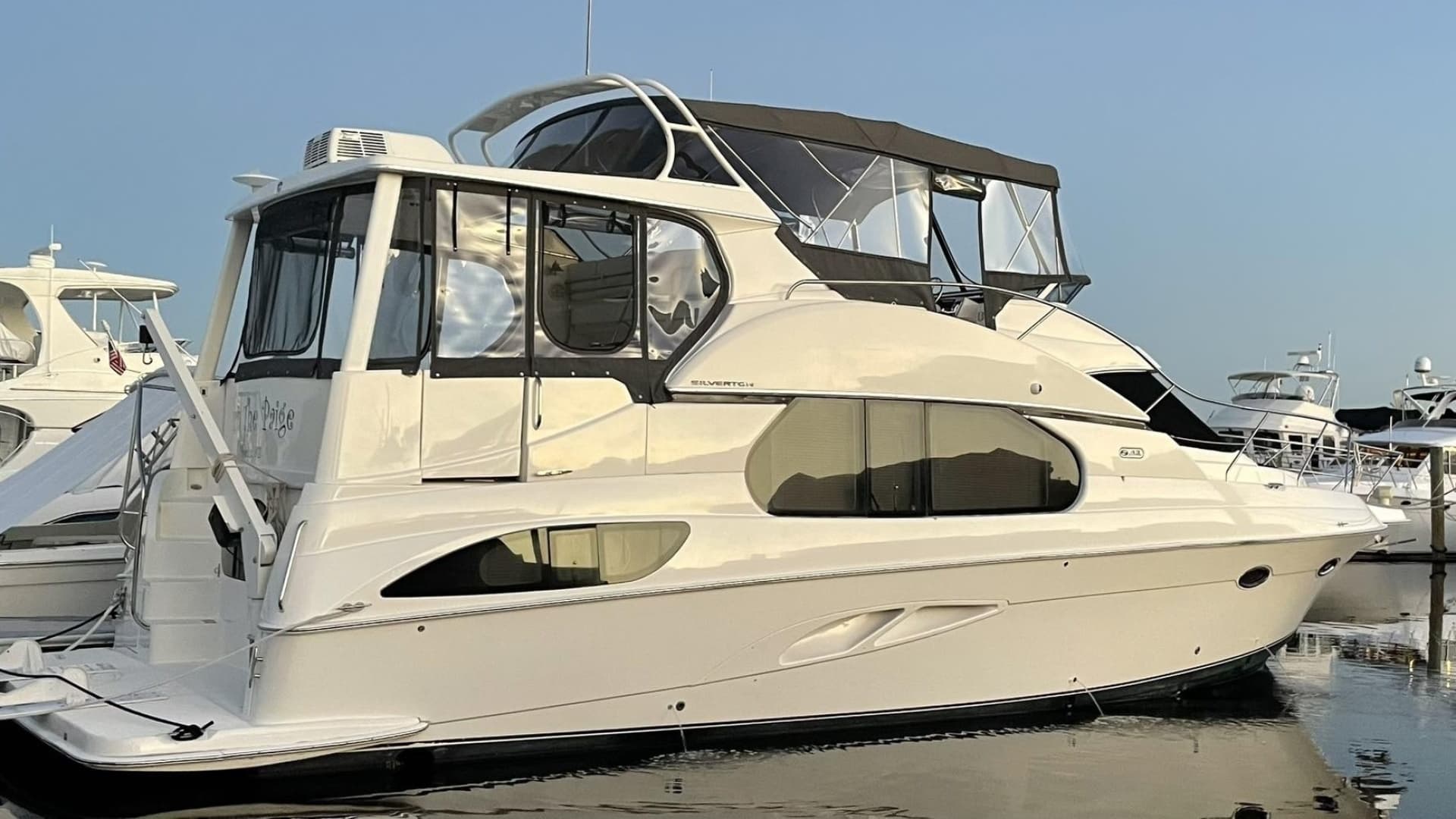 2003 Silverton 43 Motor Yacht - Image 2