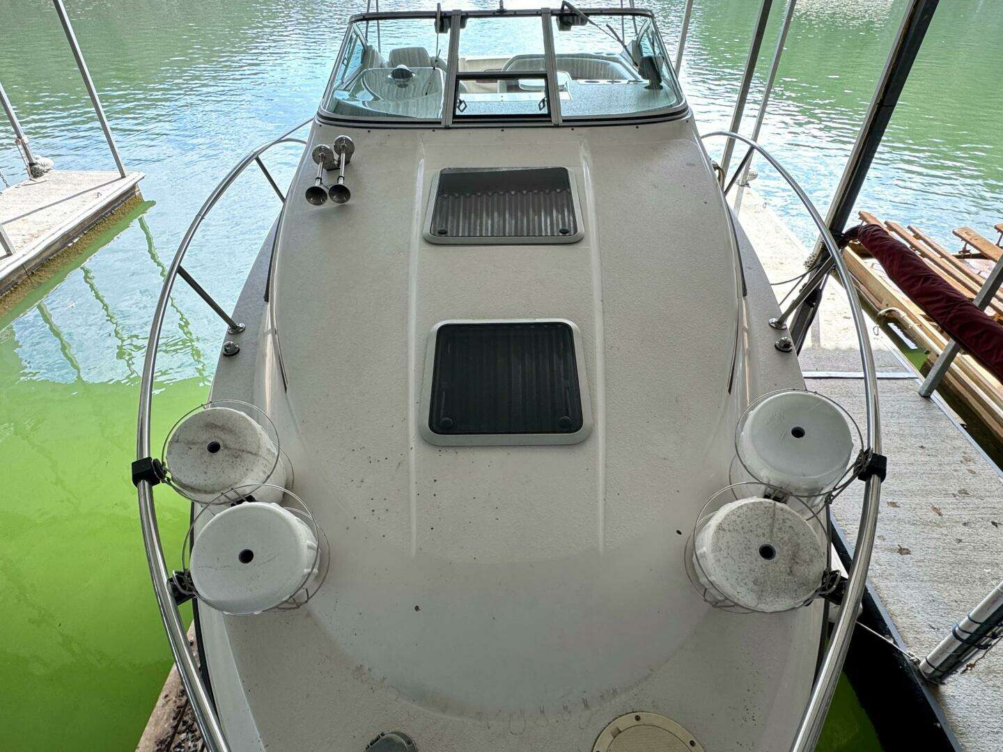 1994 Chaparral Signature 27 Cabin Cruiser - Image 31