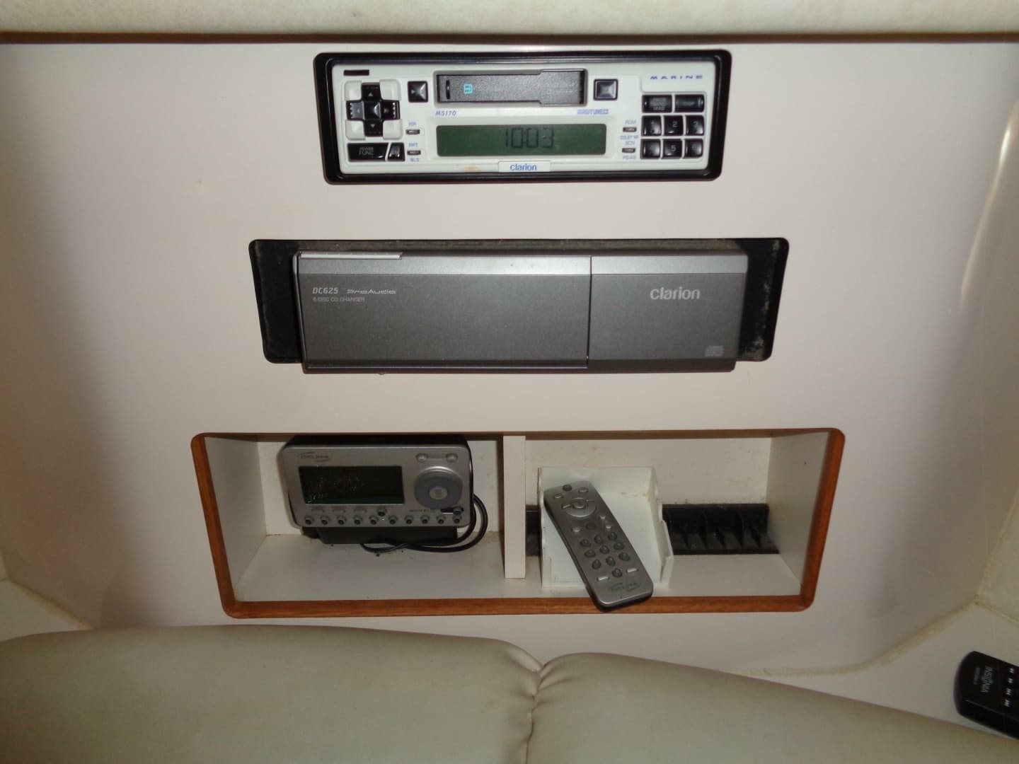 1997 Sea Ray 370 Sundancer - Image 25