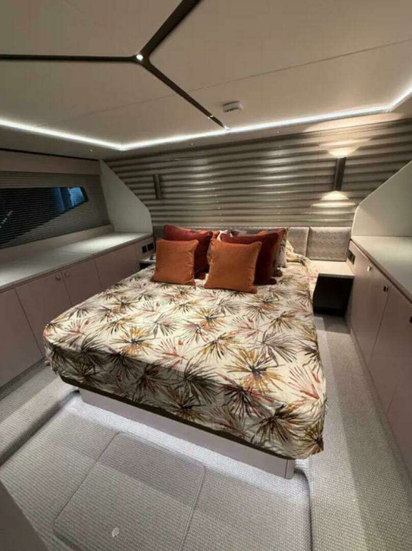 2025 Sunseeker 55 Predator - Image 9