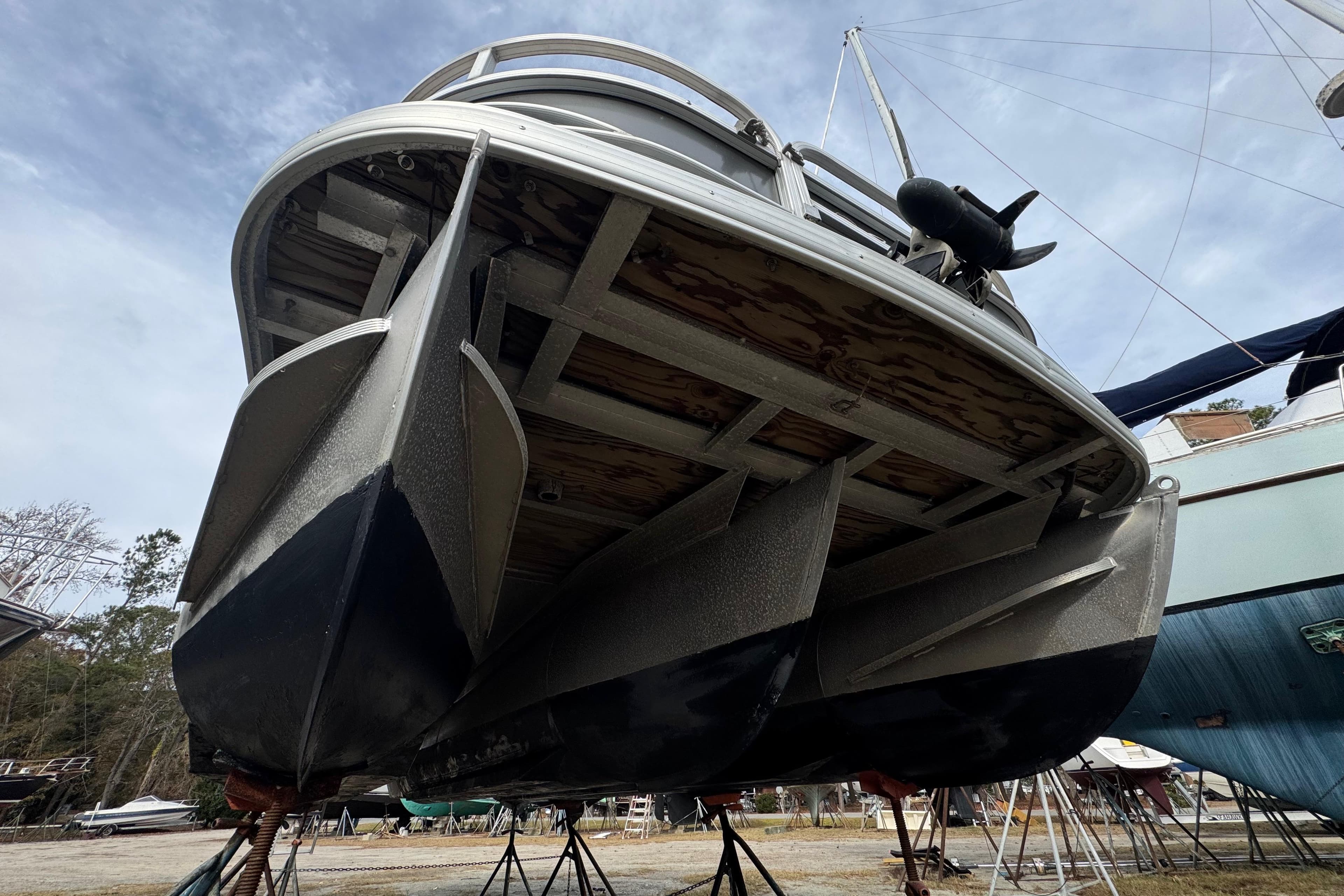 2017 SUNTRACKER TRI-TOON, Fishin' Barge 22 DLX