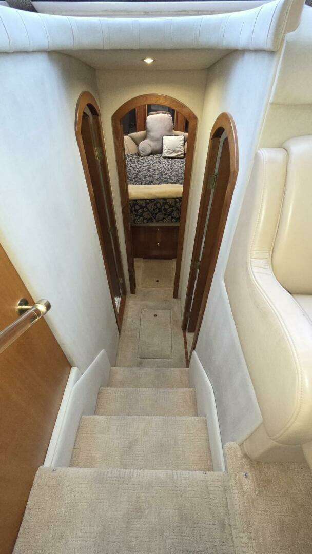 2000 Cruisers Yachts 4450 Express Motor Yacht - Image 45