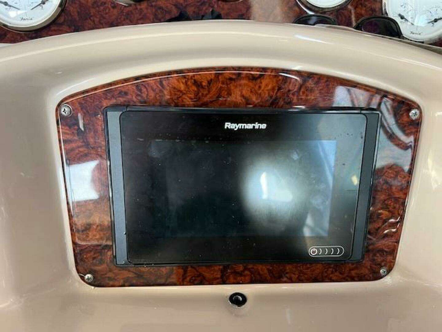2005 Sea Ray 320 Sundancer - Image 16
