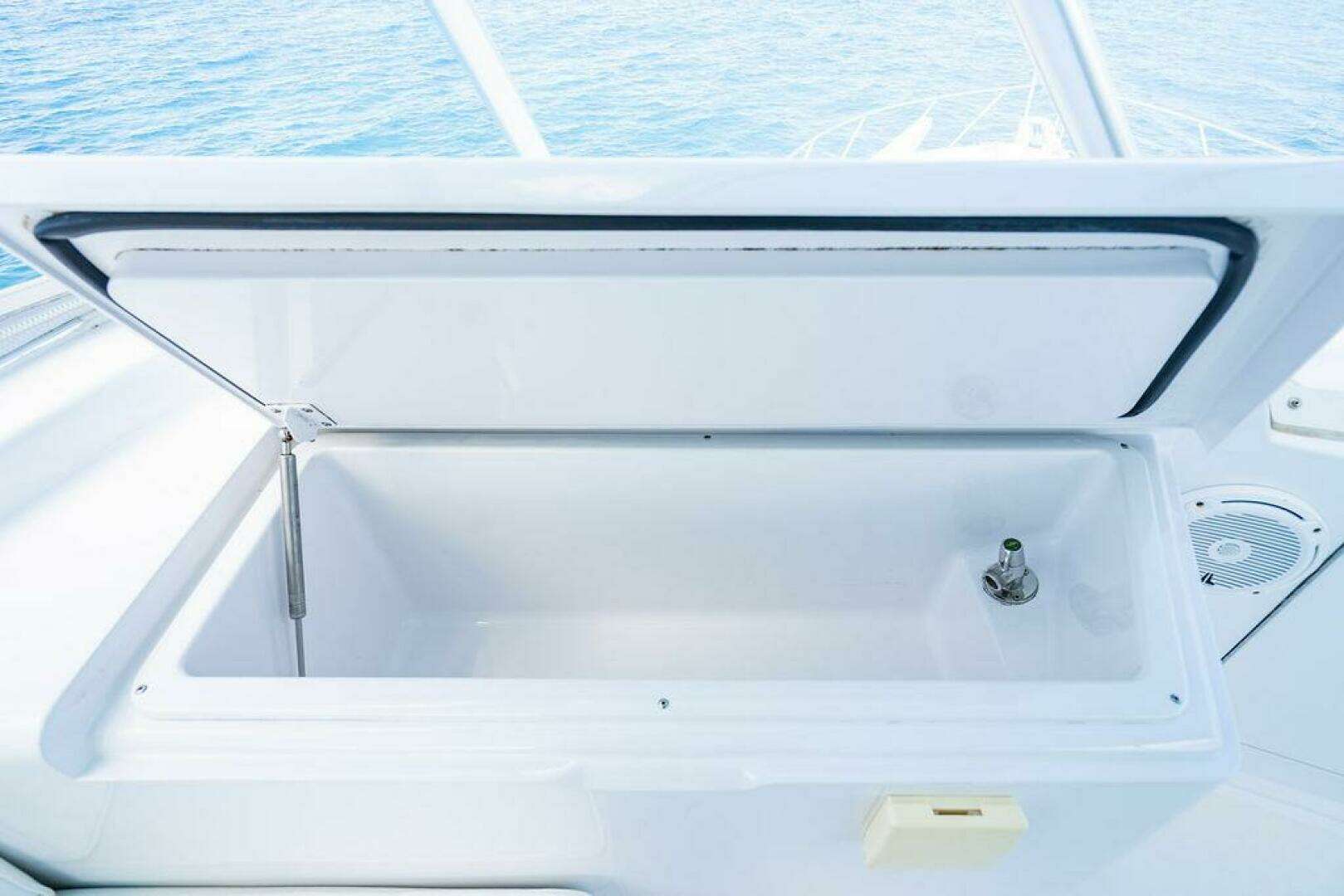 1999 Viking 55 Convertible - Image 74