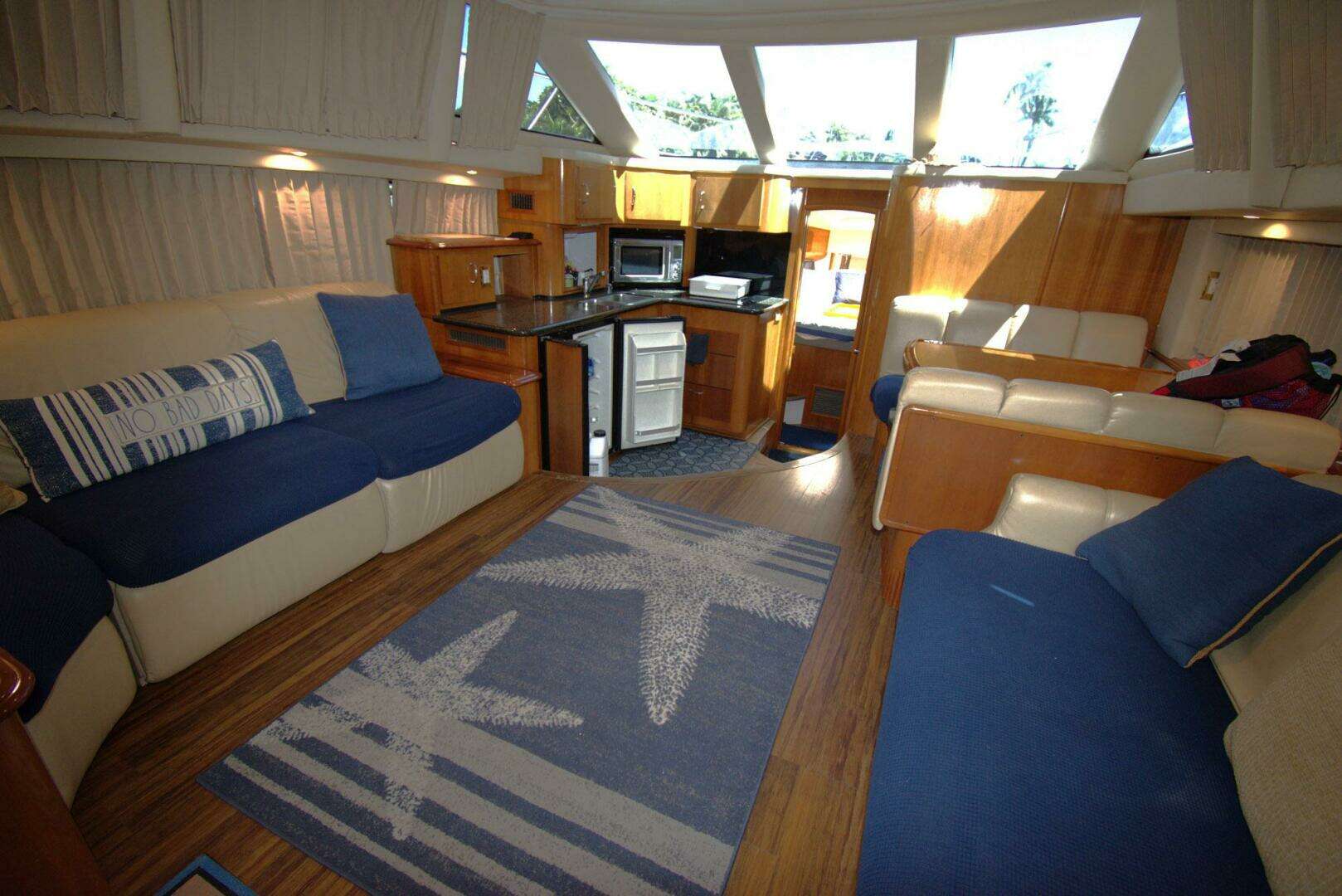 2005 Carver 444 Cockpit Motor Yacht - Image 21