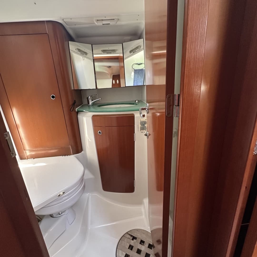 2006 Beneteau 523 - Image 24