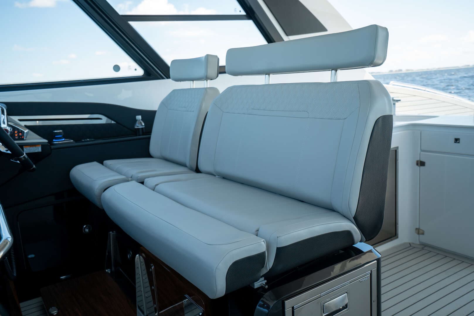 2026 Cruisers Yachts 50GLS OB - Image 19