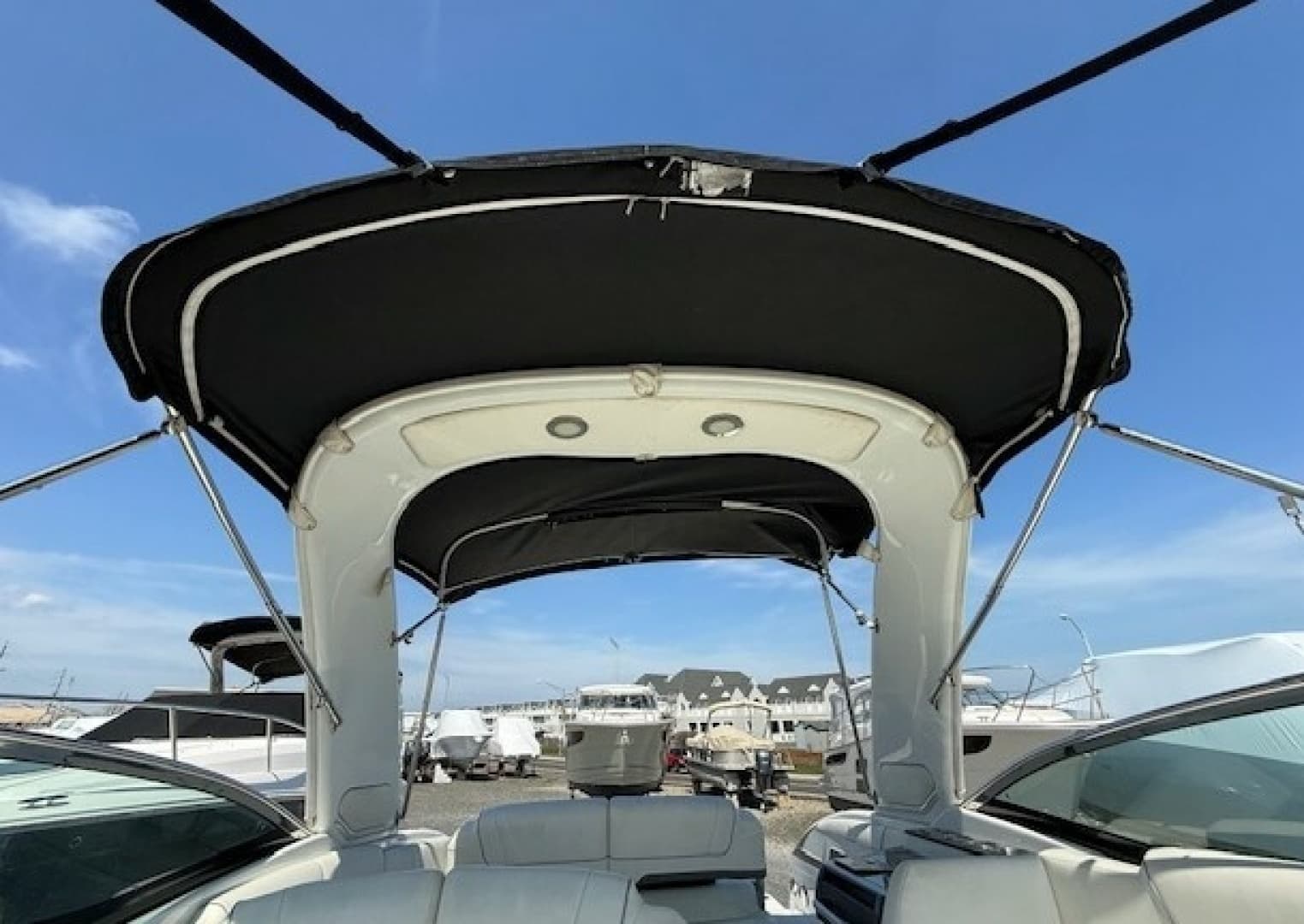 2015 Formula 310 Bowrider - Image 10