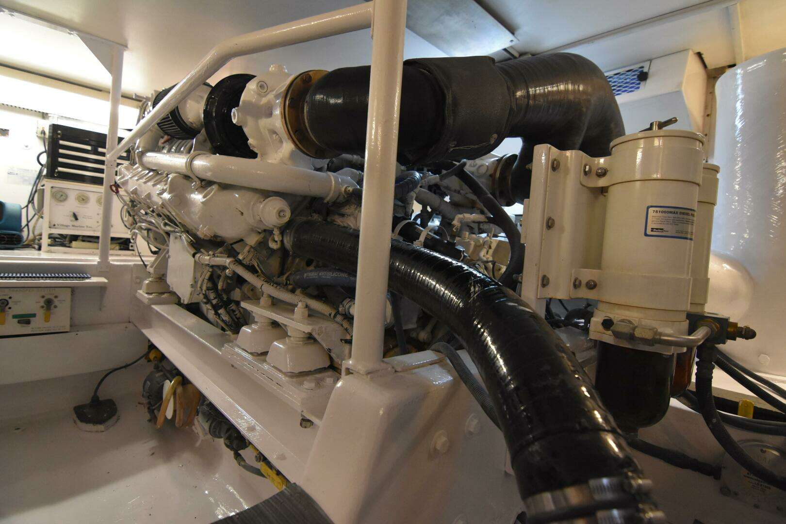 1999 Viking 58 Convertible - Image 39