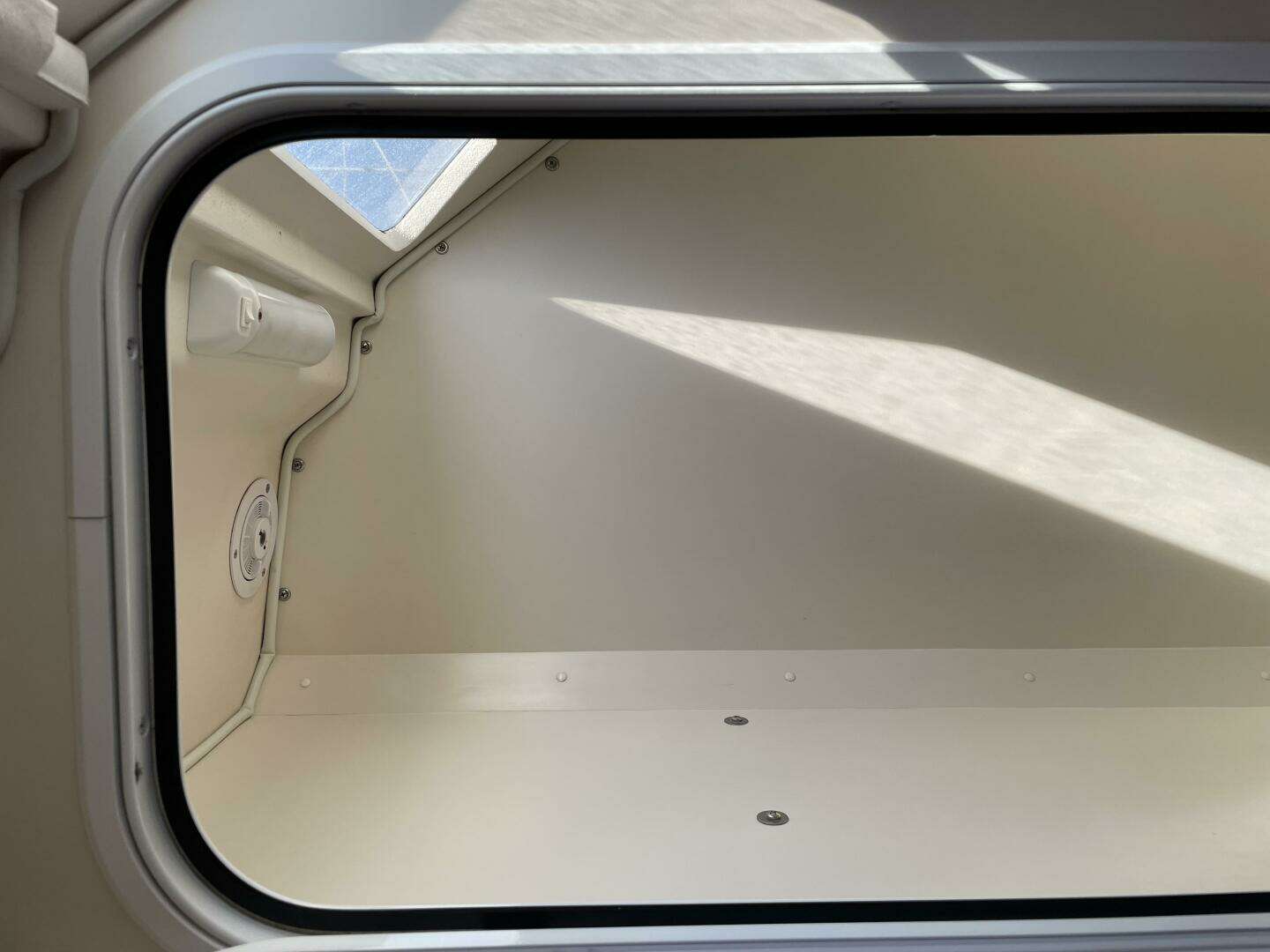 2005 Catalina 470 - Image 30