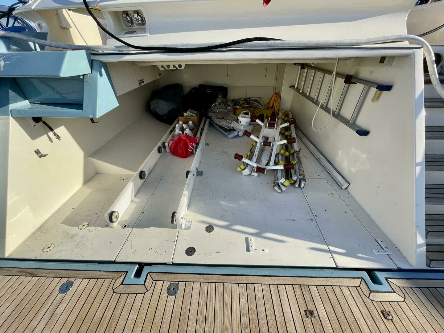2006 Mochi Craft 74' Dolphin - Image 32