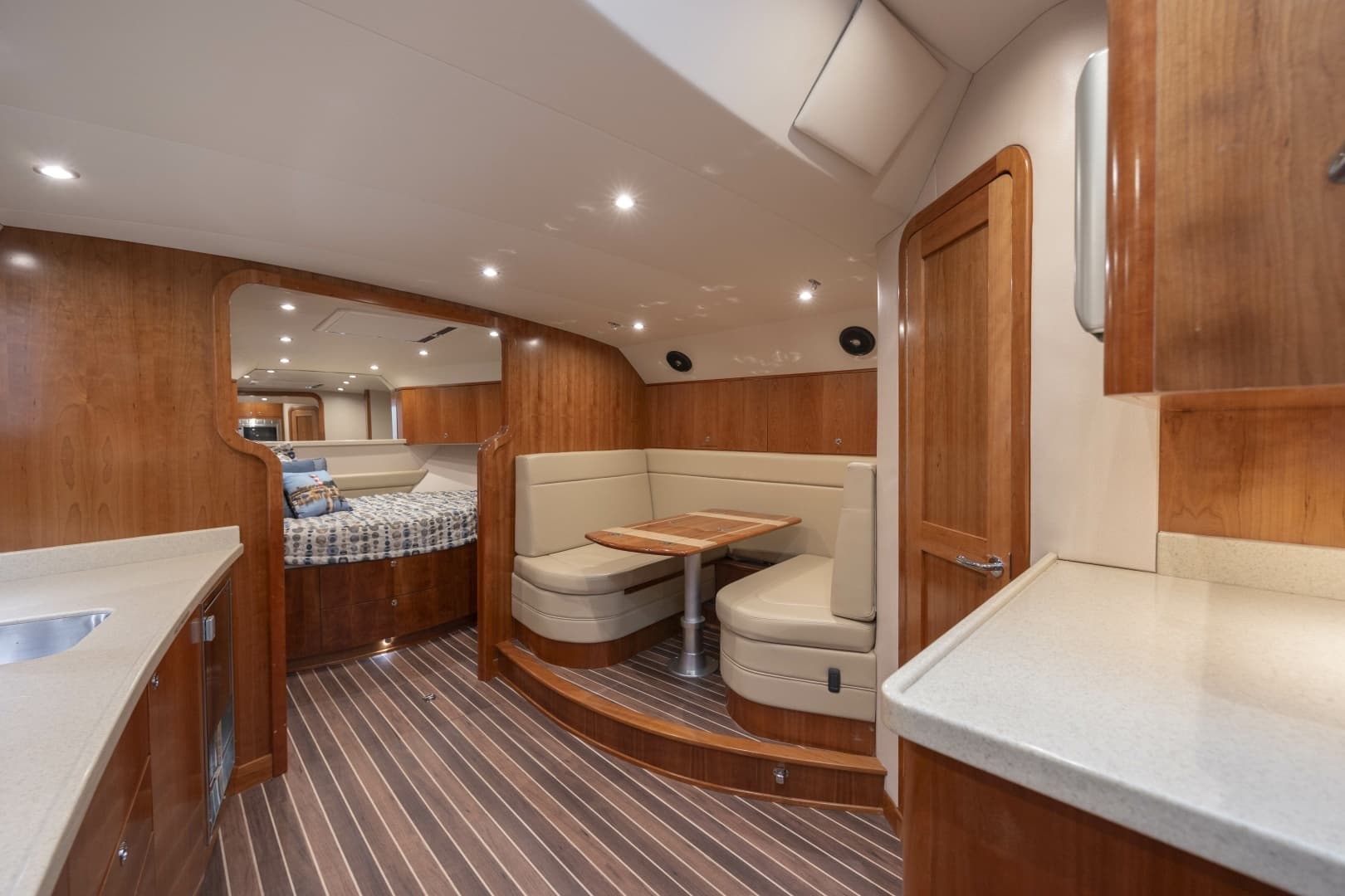 2019 Albemarle 410 Express Fisherman - Image 17