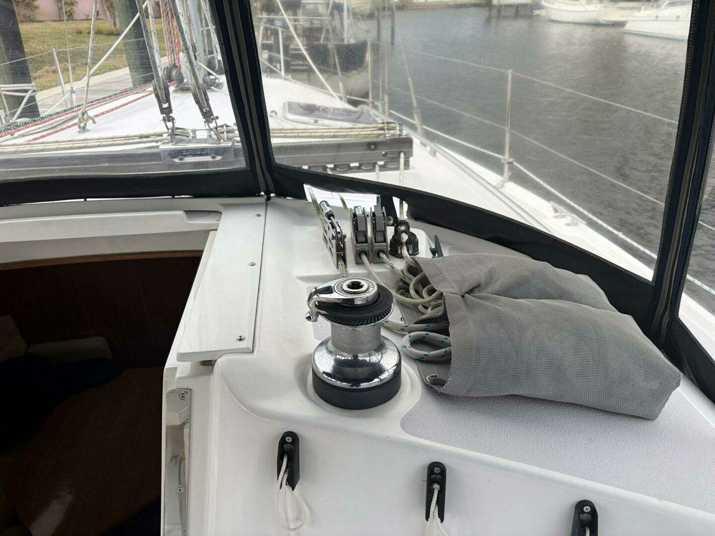 2004 Catalina 350 - Image 8