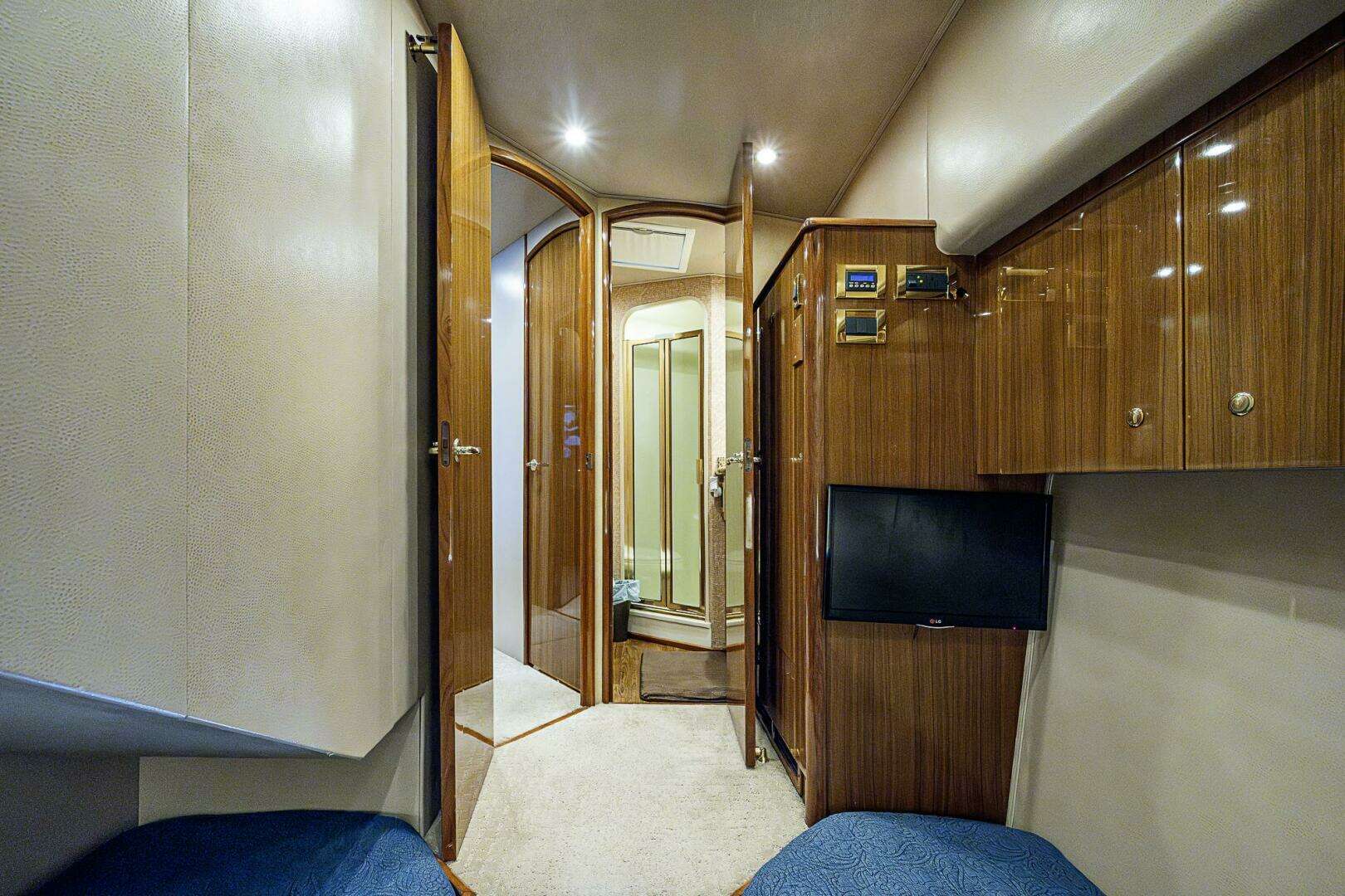 2007 Viking 64 Convertible - Image 30