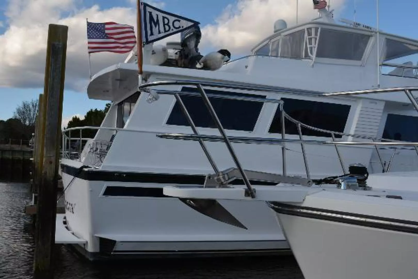 1989 Viking Motor Yacht - Image 10