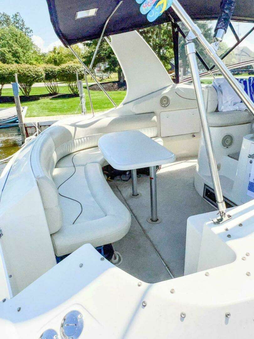 1998 Cruisers Yachts 3575 Esprit - Image 8