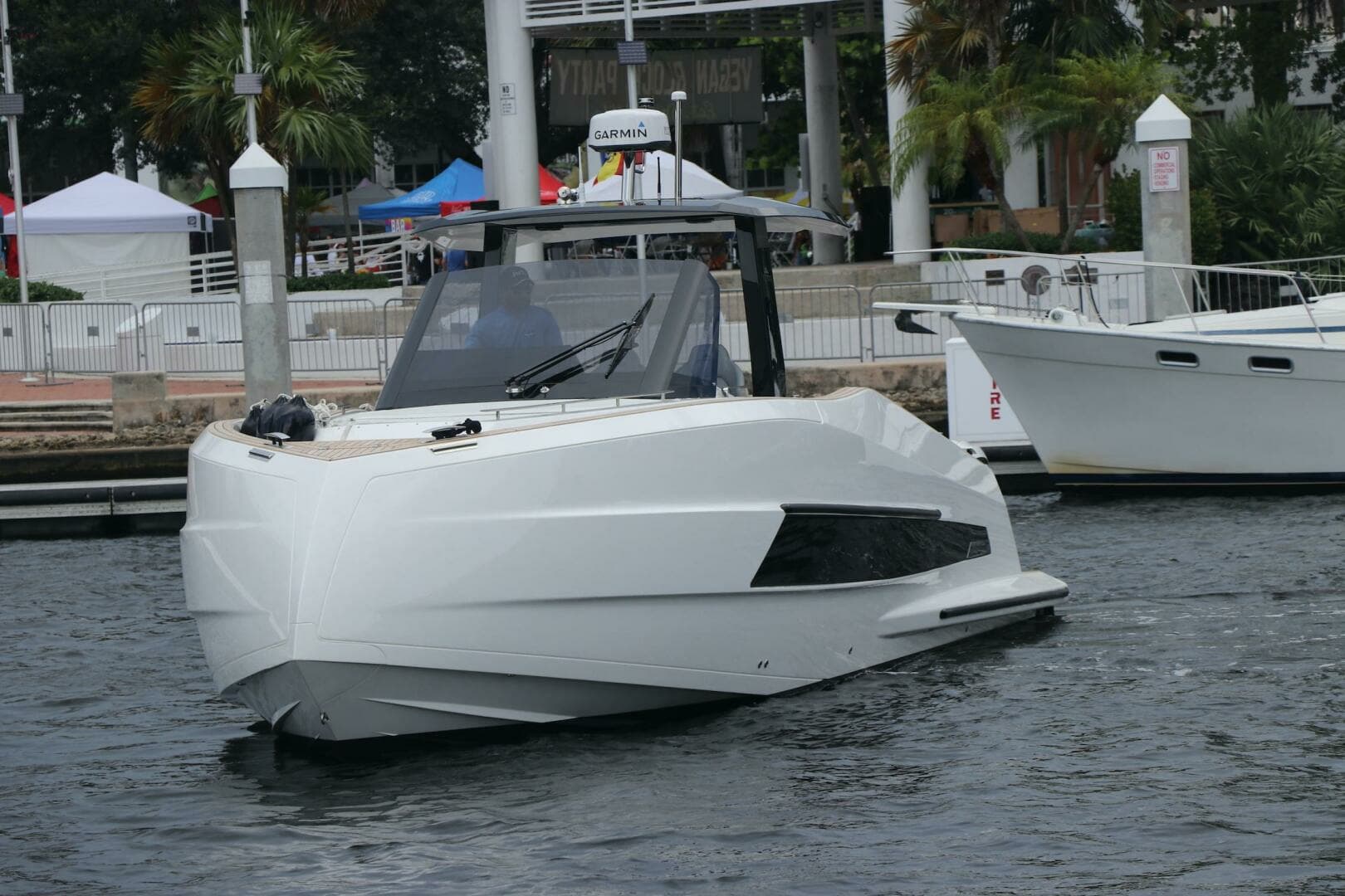 2024 Astondoa 377 Coupe Outboard - Image 2