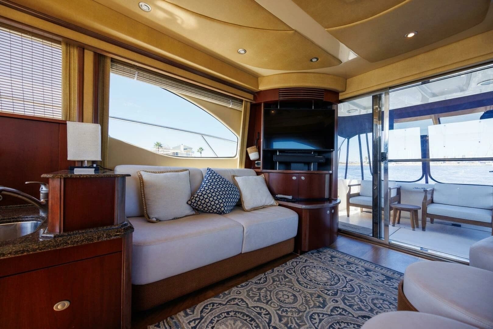 2006 Sea Ray 52 Sedan Bridge - Image 7