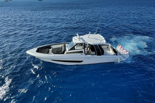 2021 Boston Whaler 420 Outrage