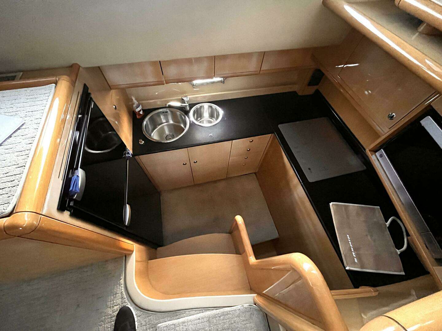 2004 Ferretti Yachts 530 - Image 4